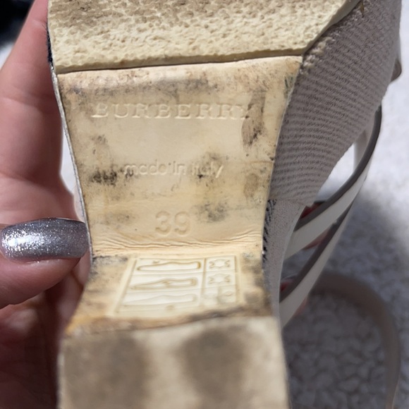 Burberry wedges size 39/8 1/2 US - Picture 4 of 4